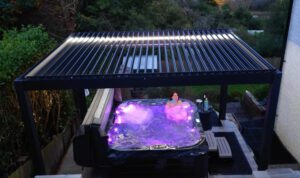 A hot tub is postioned under a Remanso pergola in Windlesham Surrey.